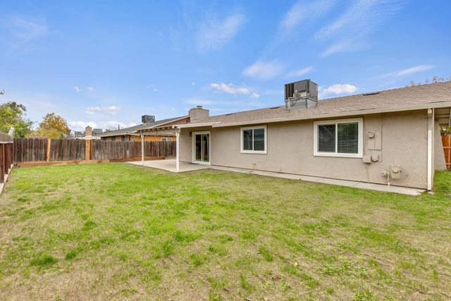 901 Lavon New Ln, Turlock, CA 95380