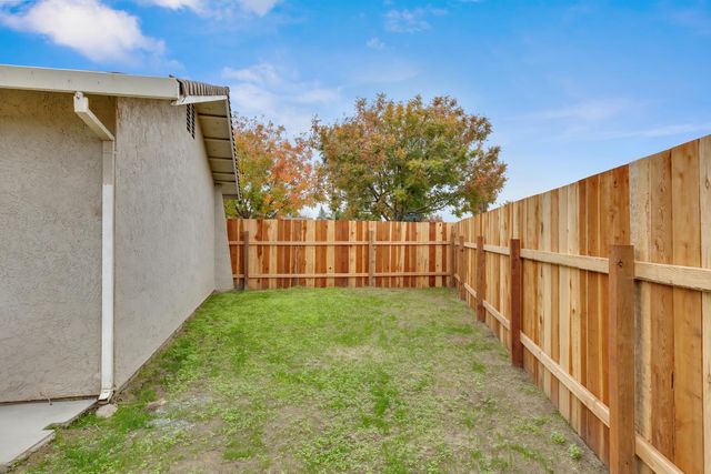 901 Lavon New Ln, Turlock, CA 95380