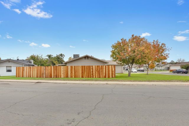 901 Lavon New Ln, Turlock, CA 95380