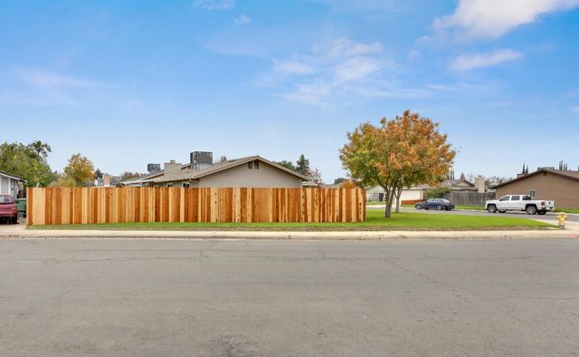 901 Lavon New Ln, Turlock, CA 95380