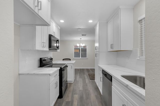 901 Lavon New Ln, Turlock, CA 95380