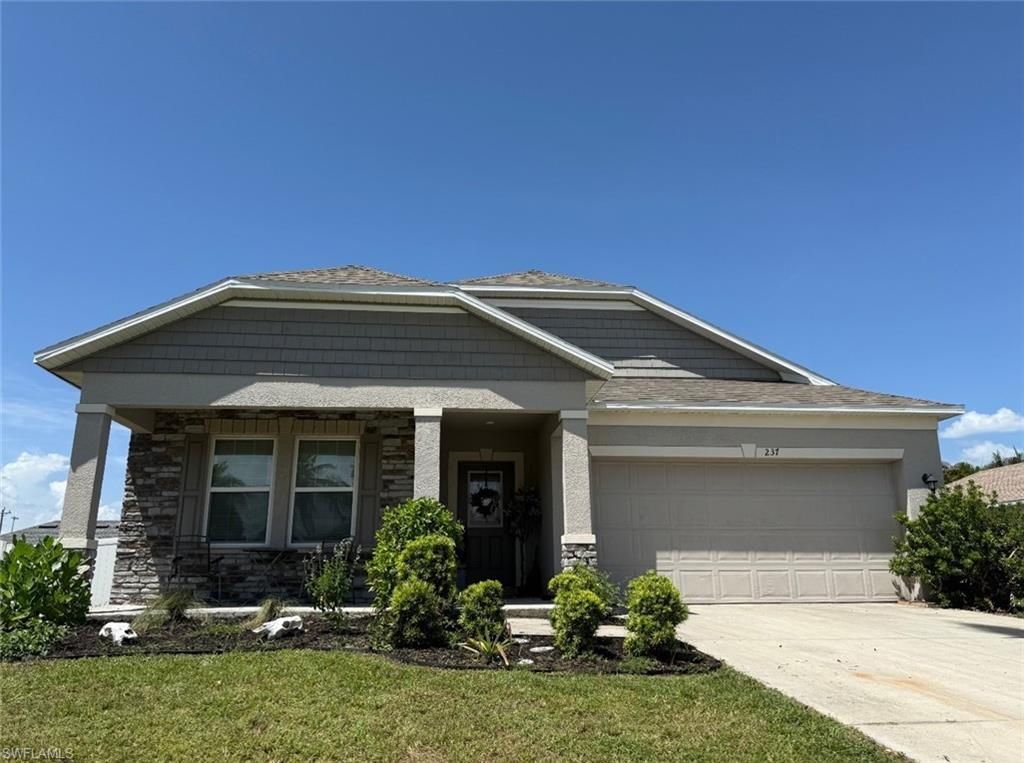 237 SW 31st TER, Cape Coral, FL 33914