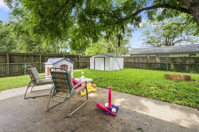 135 N Bonnie Avenue, Republic, MO 65738