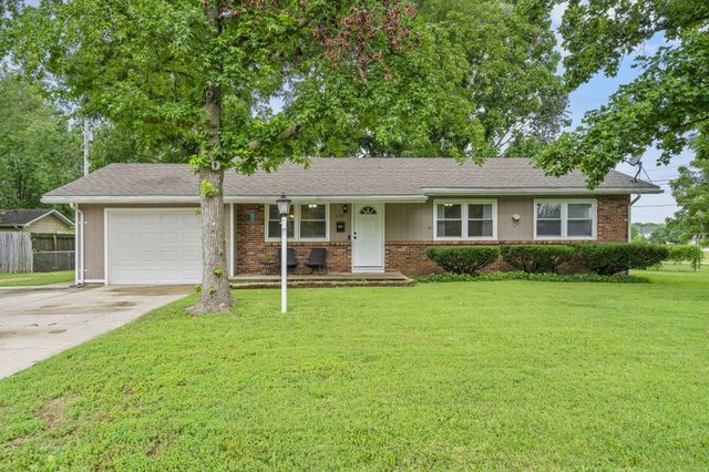 135 N Bonnie Avenue, Republic, MO 65738