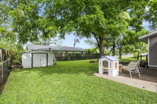 135 N Bonnie Avenue, Republic, MO 65738