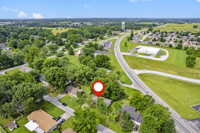 135 N Bonnie Avenue, Republic, MO 65738