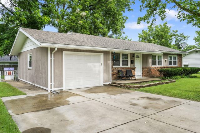 135 N Bonnie Avenue, Republic, MO 65738