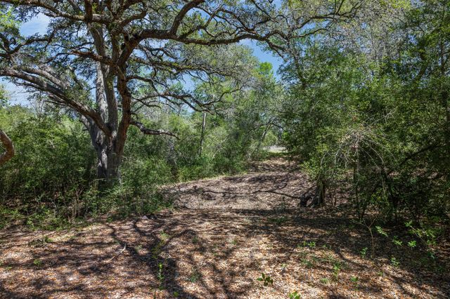 2345 Frank RD, La Grange, TX 78945