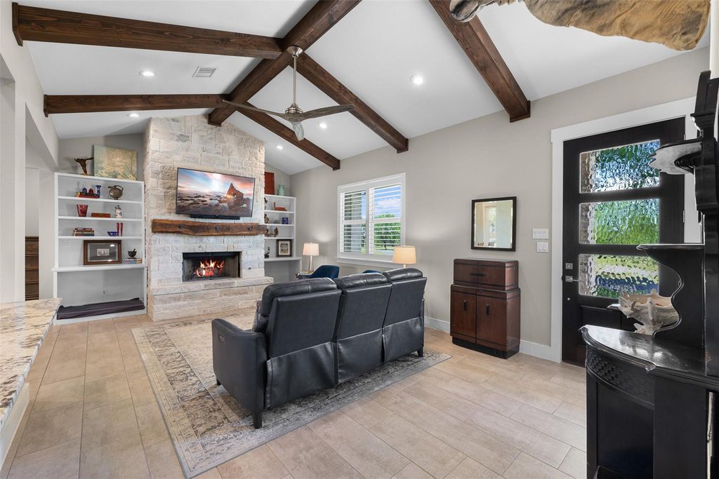 2345 Frank RD, La Grange, TX 78945