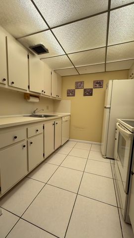 400 SW 134th Way 411f, Pembroke Pines, FL 33027