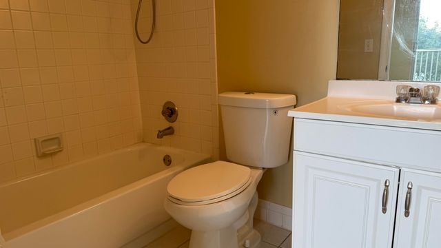 400 SW 134th Way 411f, Pembroke Pines, FL 33027