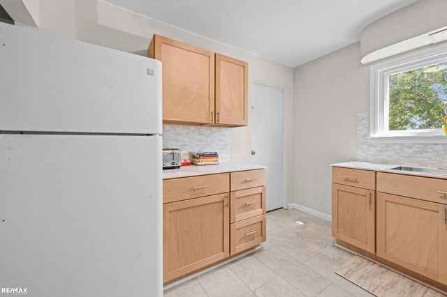 301 N East S Street, Fenton, MI 48430