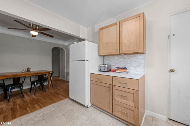 301 N East S Street, Fenton, MI 48430