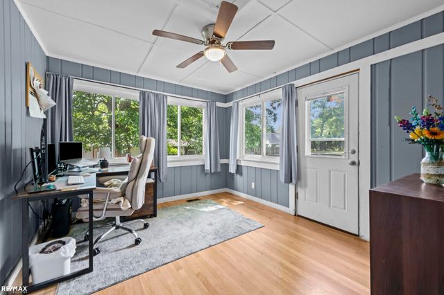 301 N East S Street, Fenton, MI 48430