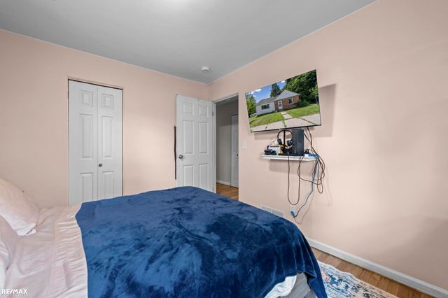 301 N East S Street, Fenton, MI 48430