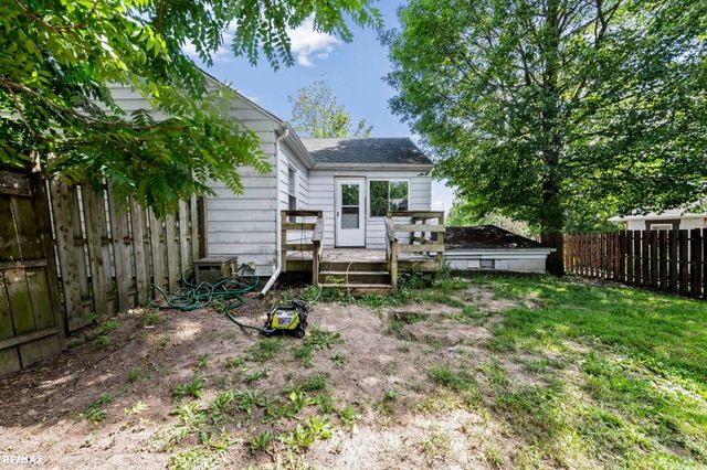 301 N East S Street, Fenton, MI 48430