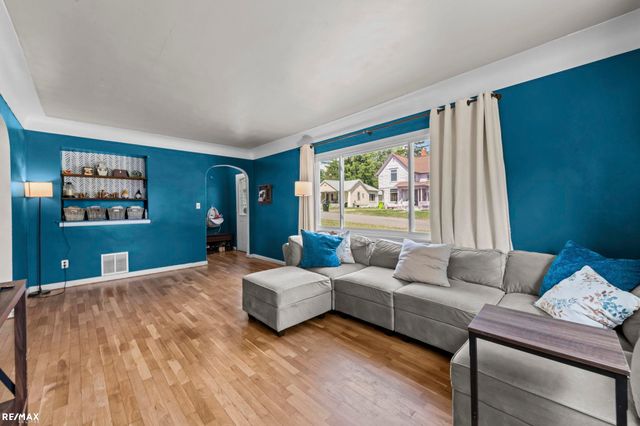 301 N East S Street, Fenton, MI 48430