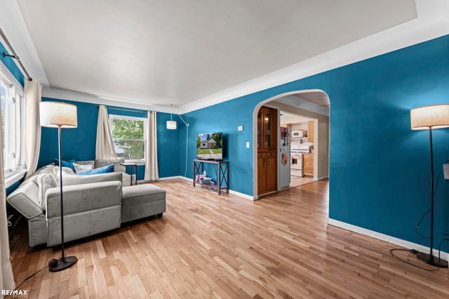 301 N East S Street, Fenton, MI 48430