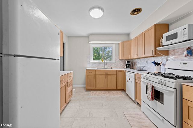 301 N East S Street, Fenton, MI 48430