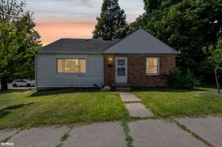 301 N East S Street, Fenton, MI 48430