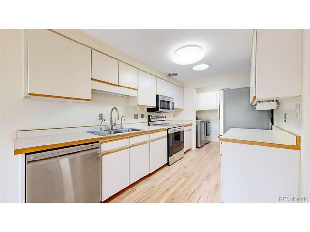 153 S Vance Ct, Lakewood, CO 80226