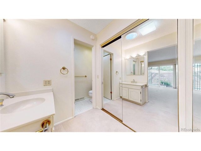 153 S Vance Ct, Lakewood, CO 80226