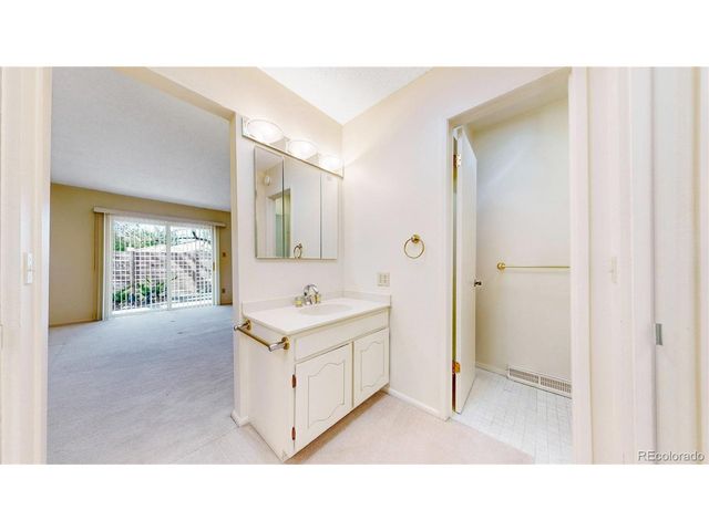153 S Vance Ct, Lakewood, CO 80226