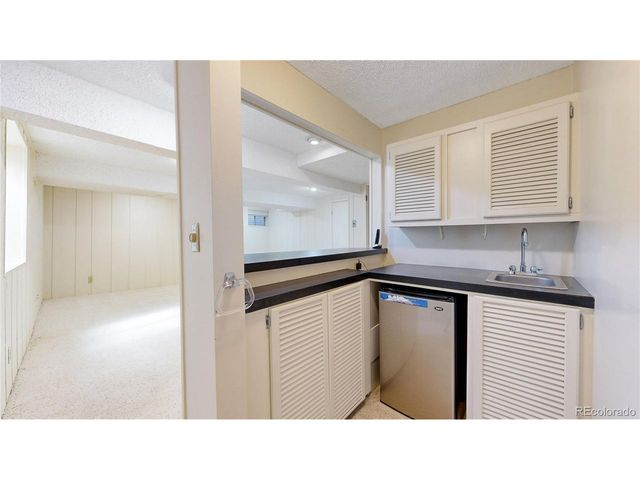 153 S Vance Ct, Lakewood, CO 80226