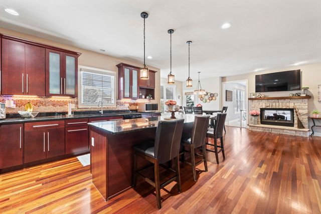 21002 Kenmare Drive, Shorewood, IL 60404