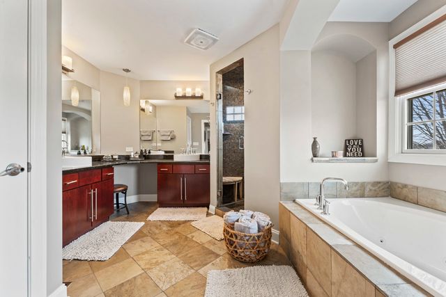 21002 Kenmare Drive, Shorewood, IL 60404