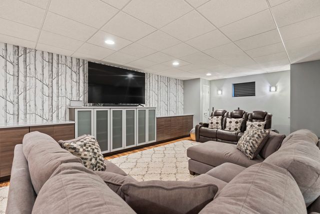 21002 Kenmare Drive, Shorewood, IL 60404