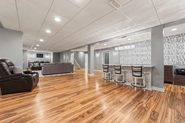 21002 Kenmare Drive, Shorewood, IL 60404