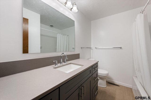 800 Northborough Lane, Lincoln, NE 68505