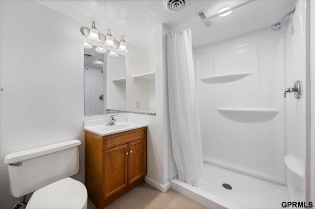 800 Northborough Lane, Lincoln, NE 68505