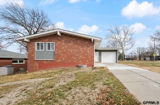 800 Northborough Lane, Lincoln, NE 68505