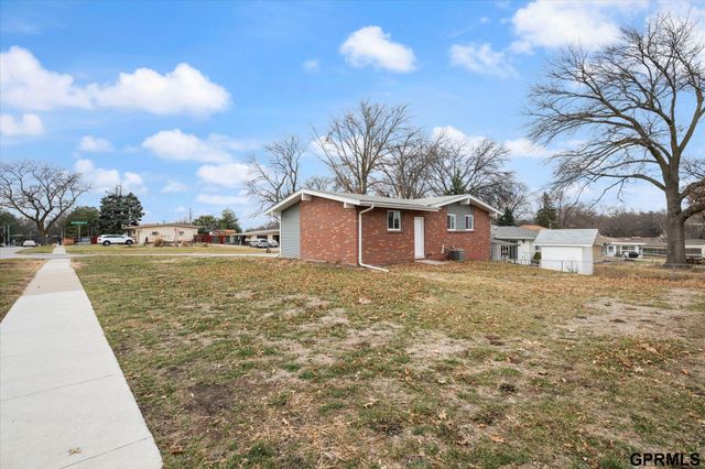 800 Northborough Lane, Lincoln, NE 68505