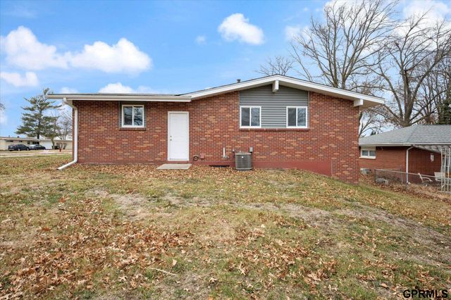 800 Northborough Lane, Lincoln, NE 68505