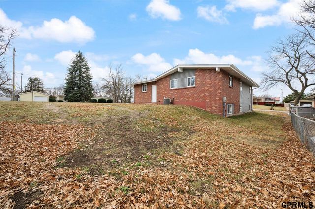 800 Northborough Lane, Lincoln, NE 68505