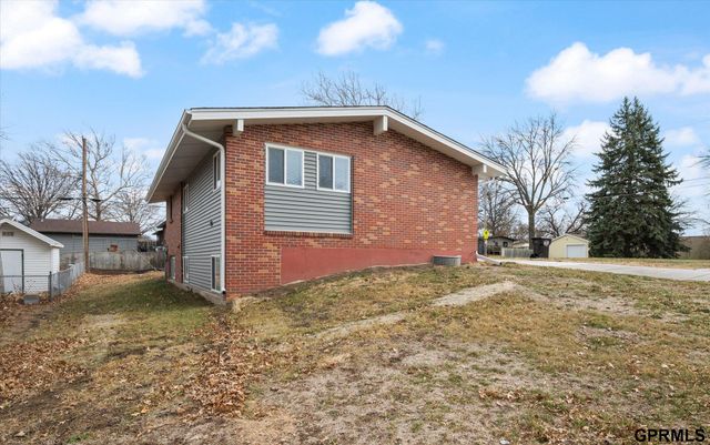 800 Northborough Lane, Lincoln, NE 68505