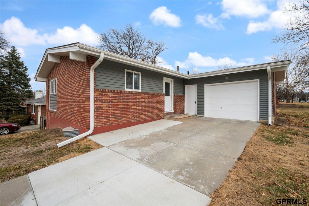 800 Northborough Lane, Lincoln, NE 68505