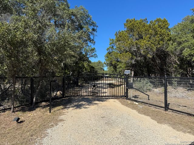 620 Lake Forest, Pipe Creek, TX 78063