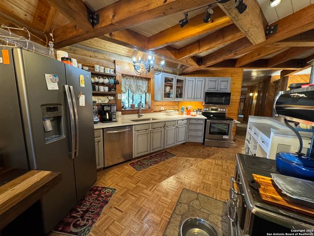 620 Lake Forest, Pipe Creek, TX 78063