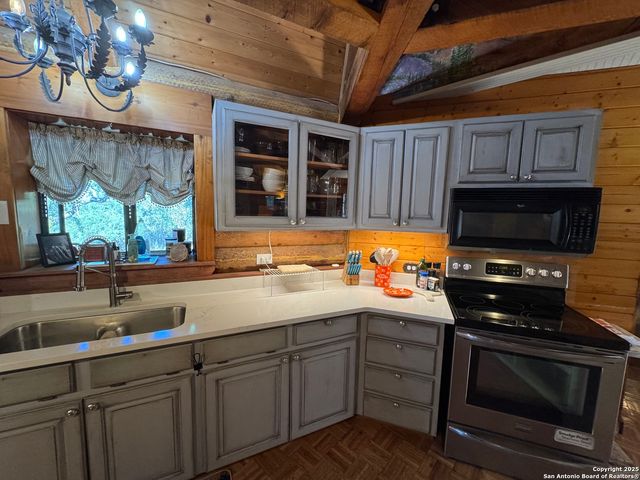 620 Lake Forest, Pipe Creek, TX 78063