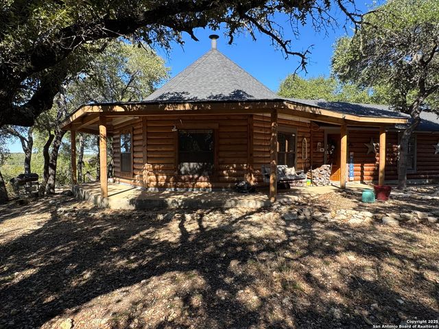 620 Lake Forest, Pipe Creek, TX 78063