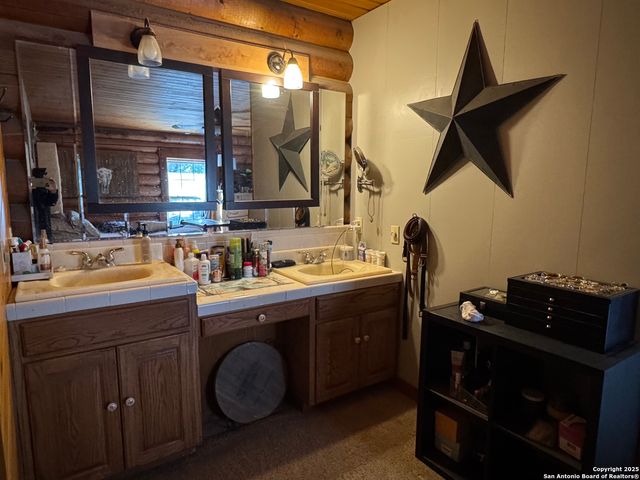 620 Lake Forest, Pipe Creek, TX 78063