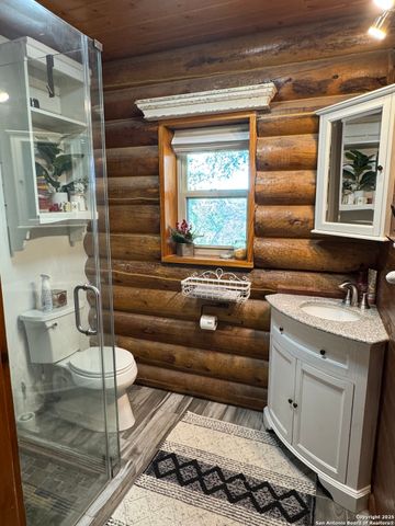 620 Lake Forest, Pipe Creek, TX 78063