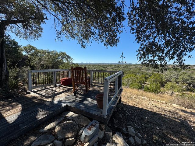 620 Lake Forest, Pipe Creek, TX 78063