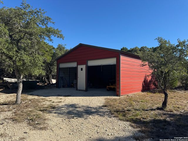 620 Lake Forest, Pipe Creek, TX 78063