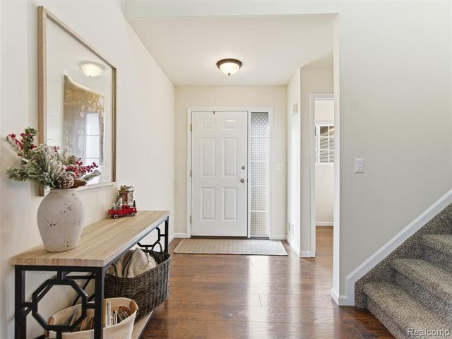 250 Fountain Park Drive, Waterford, MI 48327