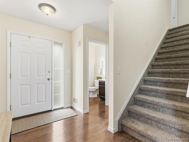 250 Fountain Park Drive, Waterford, MI 48327